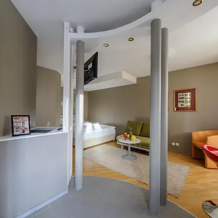 Apartland On Internatsionalnaya Апартаменты